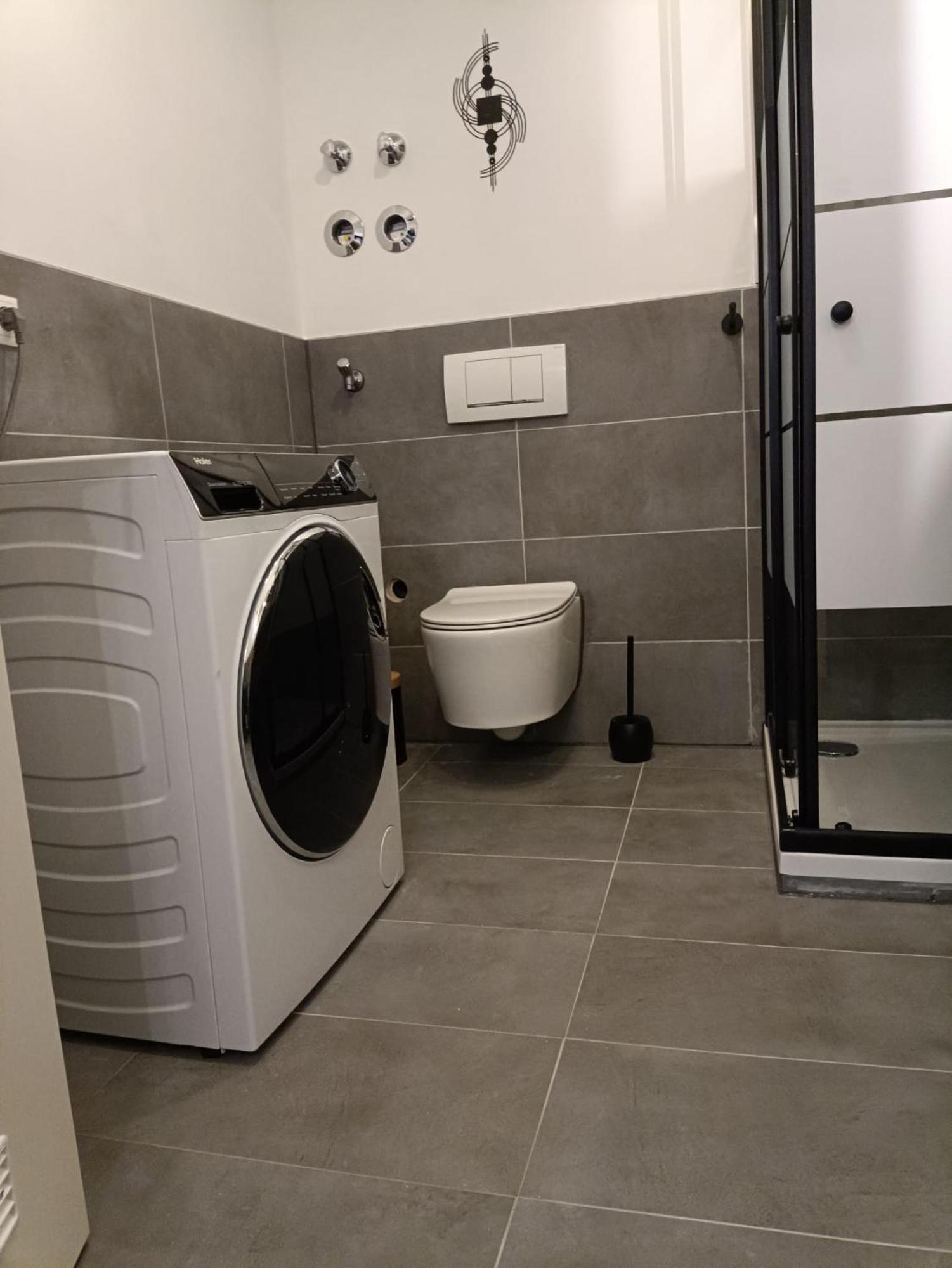אלטיטינג Ferienwohnung Enzian - Naehe Kapellplatz - Oeffentlicher Parkplatz - Aufzug מראה חיצוני תמונה